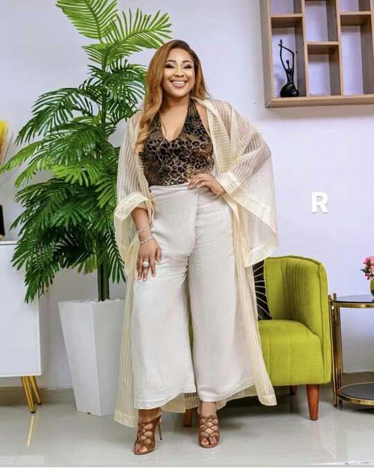 Shaz18101714's tweet photo. God please keep on protecting and blessing my fave @EricaNlewedim  I love her so much and I always want to see her satisfied and happy 🙏😭❤️❤️❤️❤️⭐⭐⭐⭐ https://t.co/pqxj7GPXpx