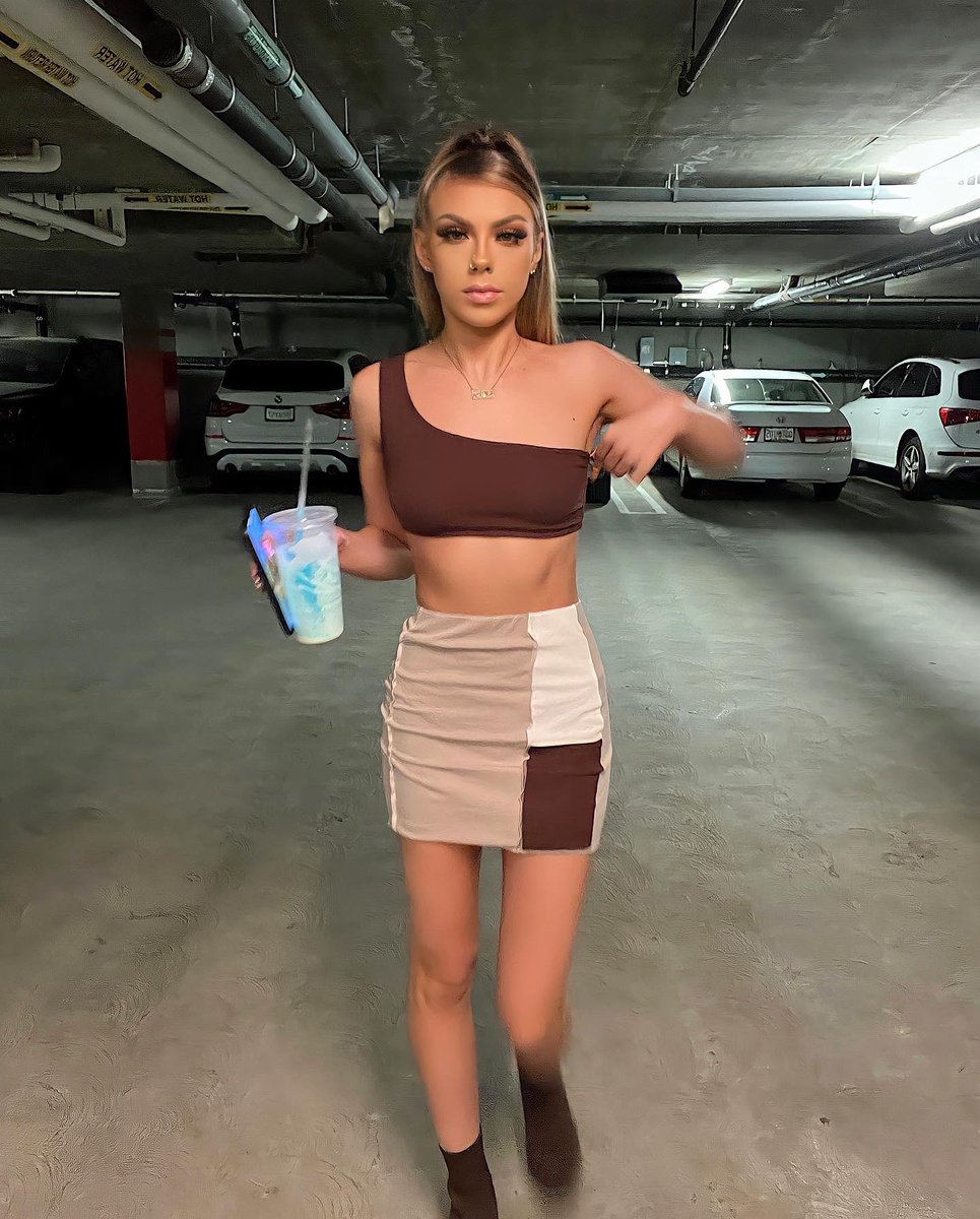 sierrasprague's tweet photo. everytime you see me, i’m a bit more expensive 💰🥰 https://t.co/DUKjBip6iH