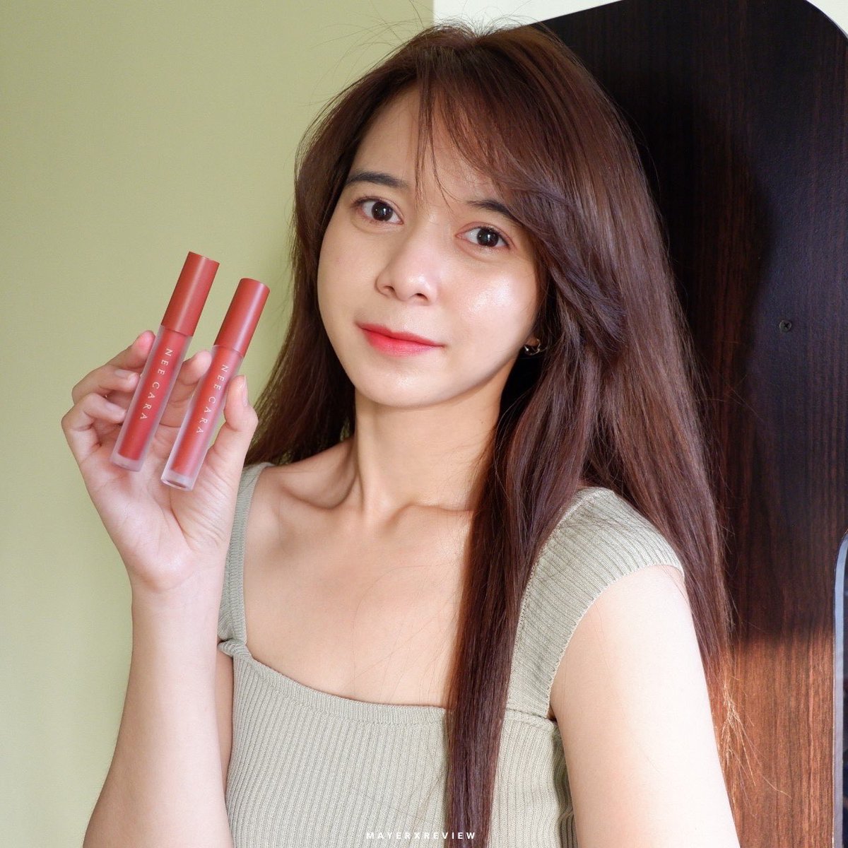 memayerr's tweet image. จี๊ดจ๊าดได้ใจ 😍 #ลิปแมตต์เนื้อกำมะหยี่ รุ่นดังของ #NeeCara สีสวยมาก เนื้อลิปนุ่มมม ไม่หนักปากเลย ความชัดของสีไม่ต้องพูดถึงมันชัดแบบปั๊วะๆ แถมทาแล้วแบบขับผิวสุด เมย์ชอบสี 04 กับ 09 พอแต่งออกมาแล้วดูสดใสถูกใจมาก #รีวิวneecara #ใช้ดีบอกต่อ