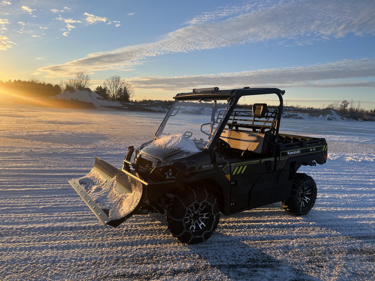 jordanszoke's tweet photo. Awesome day on the ice with a sweet sunset to cap it off. Spent the day training on the Kawasaki KX450F, and kept the track groomed with the new 2022 @CanadaKawasaki Motors Mule PRO-FXR
#kawasaki
#teamgreen
#MULEPROFXR https://t.co/7nGrll1LgA