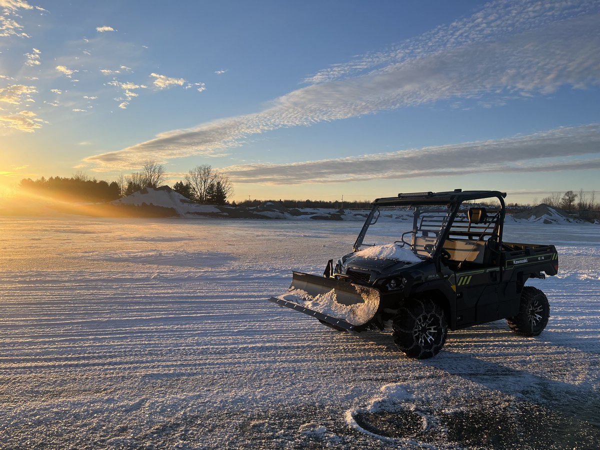 jordanszoke's tweet photo. Awesome day on the ice with a sweet sunset to cap it off. Spent the day training on the Kawasaki KX450F, and kept the track groomed with the new 2022 @CanadaKawasaki Motors Mule PRO-FXR
#kawasaki
#teamgreen
#MULEPROFXR https://t.co/7nGrll1LgA