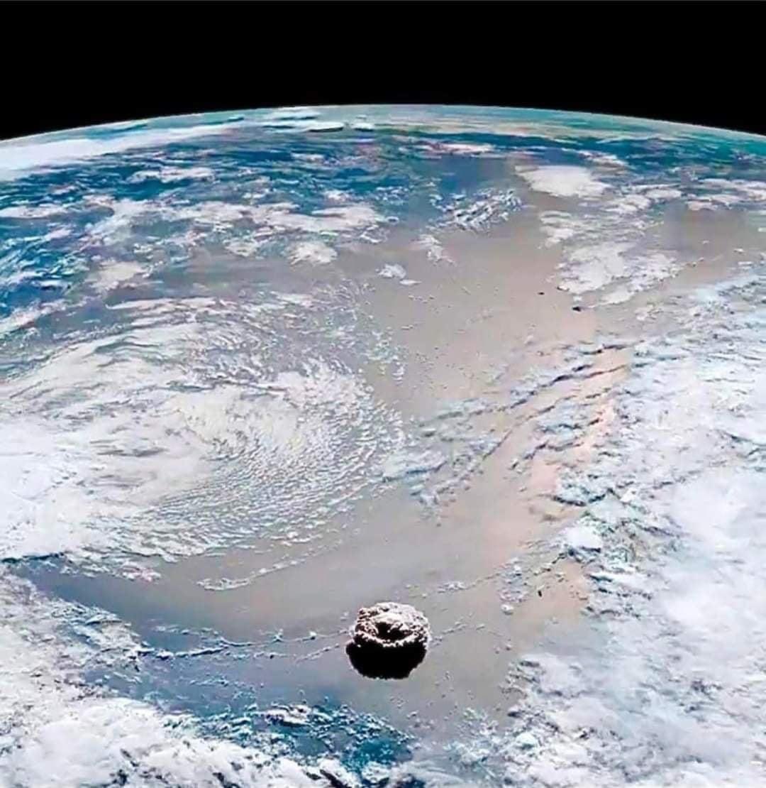 ¿Lo sabías?

Se estima que la erupción del volcán Hunga Tonga es la erupción volcánica más poderosa y violenta del siglo XXI. Vean qué imagen tan impresionante registrada por los satélites. 🌎🌋

✅ edciencia.me/3FEqRcB