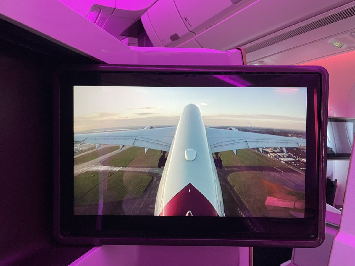 OhJoBails's tweet photo. The generosity of @VirginAtlantic knows no bounds. This was a real treat and set me up for being on top of my game this week… #upperclass #flyvirgin #aviation #AvGeek #Airplane #businessclass #flying https://t.co/EwUJQ6qcHm