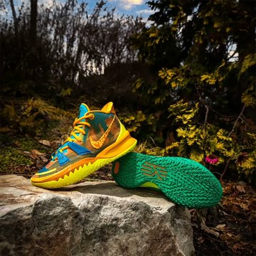 NiceShoe1's tweet photo. The Nike Kyrie 7 is embracing Spring with its upcoming "Mother Nature" pack. Are you a fan?
https://t.co/wAEr5konTL https://t.co/x5wp1QKN0p