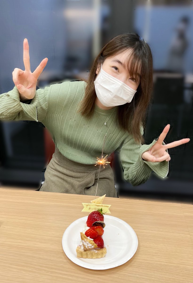 本日1月17日は上田麗奈の誕生日です🎂✨
お誕生日おめでとうございます🎉

先日少し早めにお祝いをさせていただきました際のお写真をお届けします📸