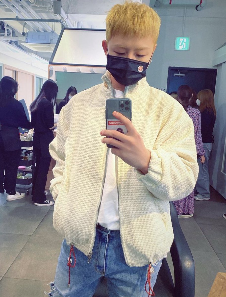 DailyUkwon's tweet photo. #유권 #UKWON #블락비 #BLOCKB 🐾★ https://t.co/LP0wxBlXTo