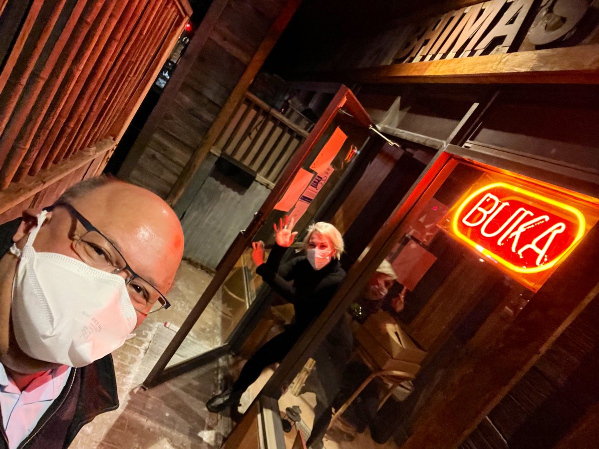 berryonline's tweet photo. So for those who have been wondering, Mayor @DaveJaworsky did in fact decree #VisaFree access through #CheckpointUnion earlier tonight, allowing me to get to @BhimasWarung to wrap-up my #EatLocal weekend with an incredible #BhimasBocas platter for my godparents & myself! …/2 https://t.co/WmKWDXhekw