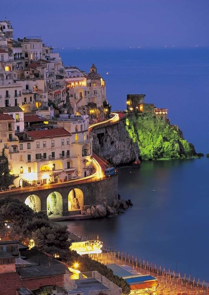 HazelCurry2000's tweet photo. Amalfi Coast, Italy 🌸🌿 https://t.co/xZztmgfQ9t