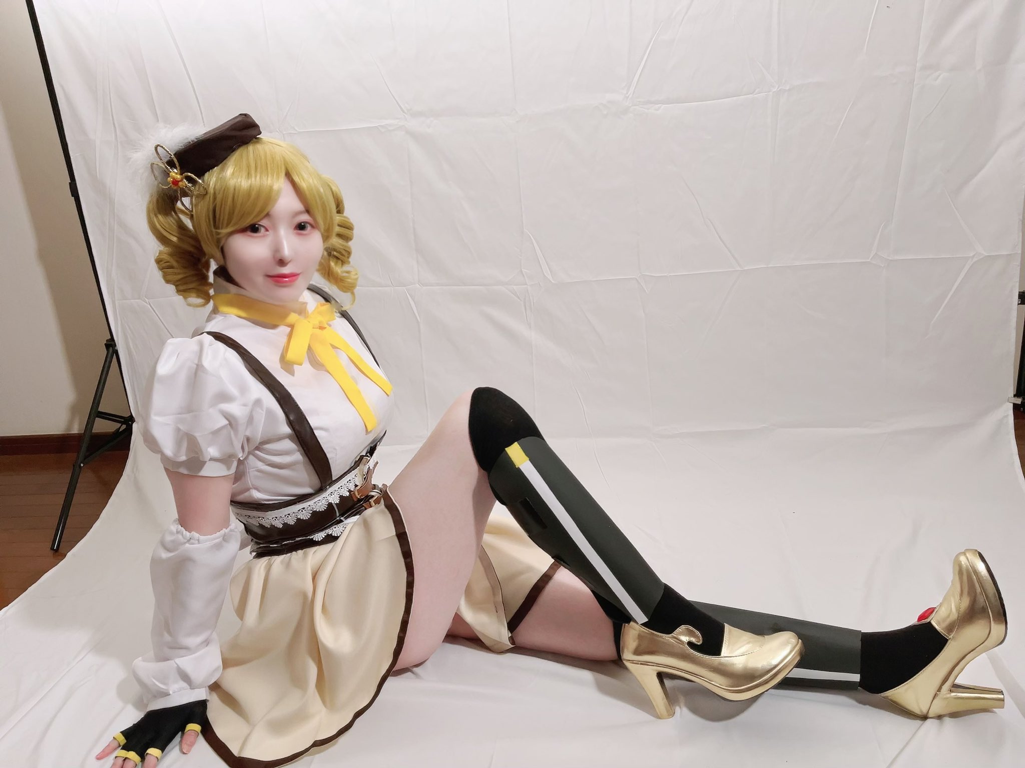 beautiful cosplayer mami madoka magica