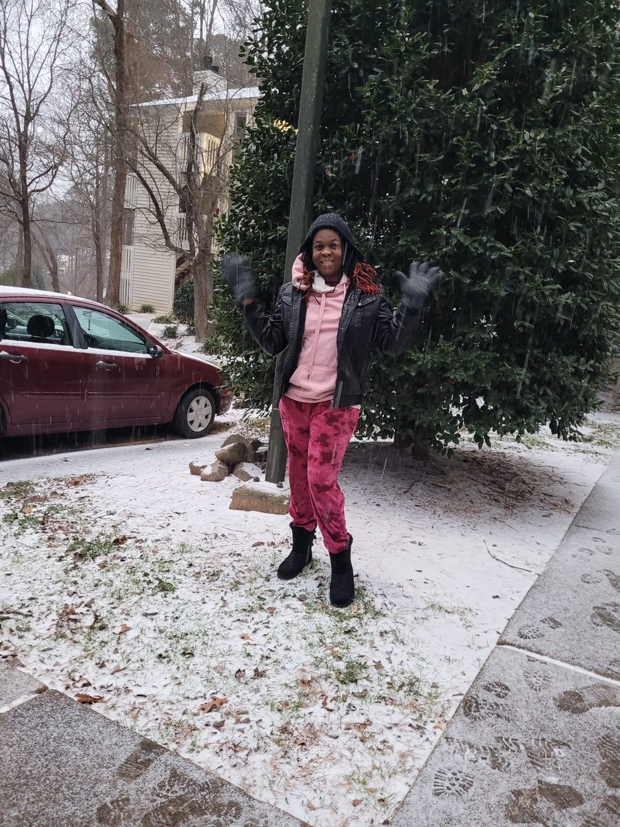 Island girl experiencing the snow ❄ for the first time!! <a href="/ParticipateLrng/">Participate Learning</a> #ambassadorteacher #unitingourworld