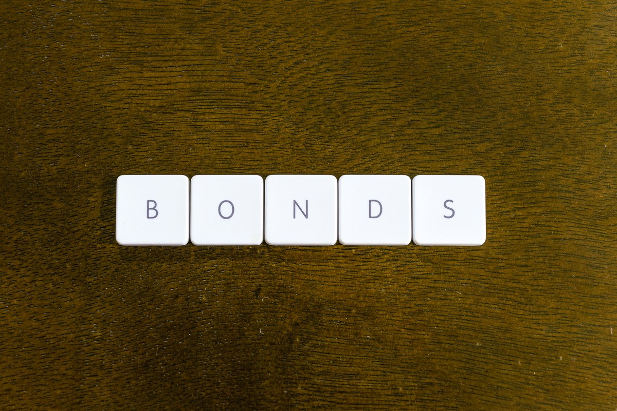 CFAinstitute's tweet photo. The premium #investors pay for #greenbonds is declining. But how does this “greenium” vary among #bondissuers? #ARXCFAInstitute https://t.co/xhohNLUo0k https://t.co/gfaGU0escd