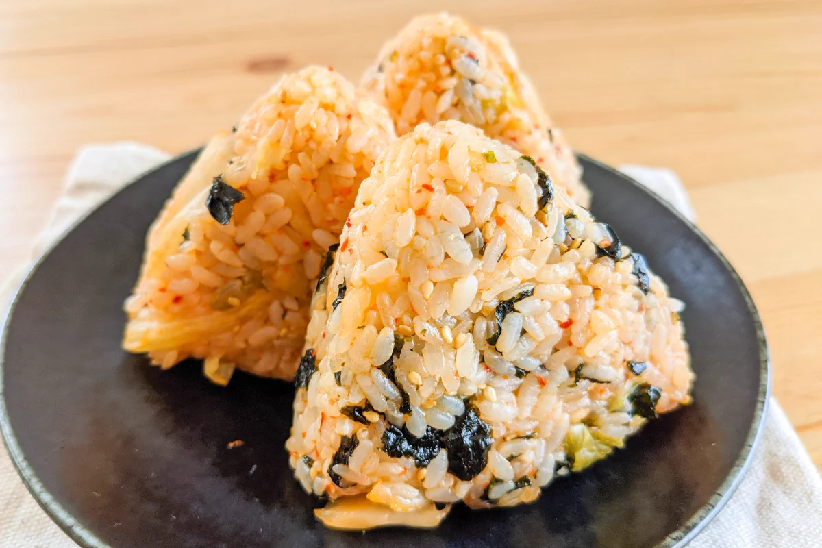 ピリ辛キムチでぱくぱく食べられちゃいそう！ビビンバ風「おにぎり」レシピ！