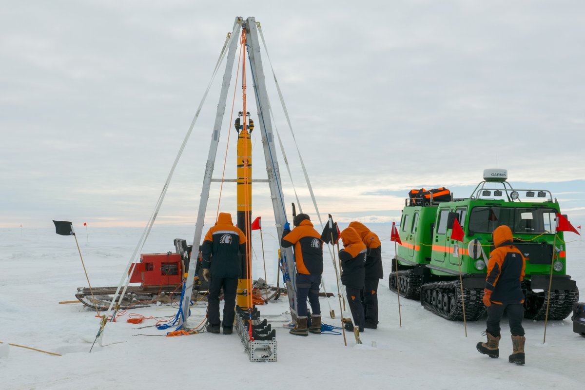 'We know more about the 'dark side' of the moon than we know about what’s going on underneath the Ross Ice Shelf!' More on this supercool science here: ow.ly/syGu50HvCmC @otago @royalsocietynz @GeorgiaTech @BergenUib @IcefinRobot @niwa_nz @WomeninPolarSci
