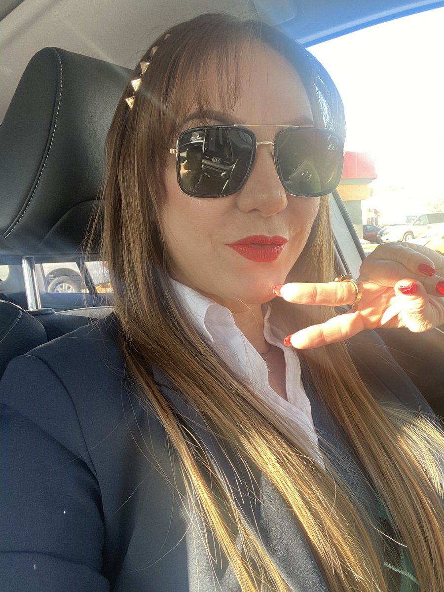 elbaalba's tweet photo. "De piedra, los que no gritan.
De piedra, los que no ríen.
De piedra, los que no cantan.
Yo nunca seré de piedra.
Gritaré cuando haga falta.
Reiré cuando haga falta.
Cantaré cuando haga falta". https://t.co/CBDIoftZ6V