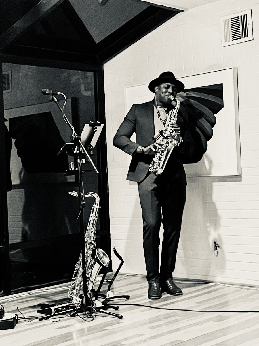 ValerieBaraban's tweet photo. Space and Music. Magical evening at the residence thanks to the impromptu meeting of a 🇫🇷 astronaut and a 🇺🇸jazz musician, Thomas Pesquet and Anthony Rejiv. Space exploration also requires all the talent of artists! @Thom_astro #DaCamera @ShepherdSchool https://t.co/00LDpCfiqa