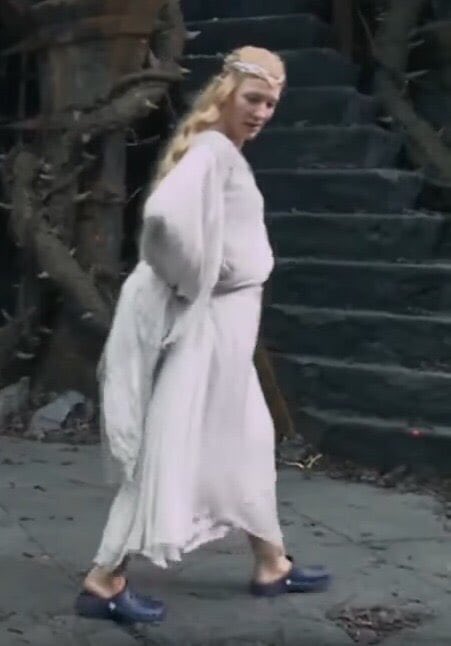 kendrawcandraw's tweet image. Galadriel in Crocs