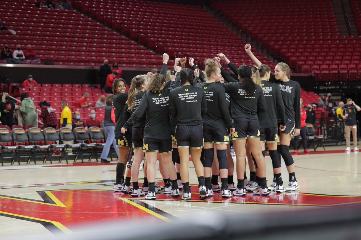 umichwbball's tweet photo. The winter weather caught up to us in Maryland…stuck out east until tomorrow afternoon.
Appreciate all our support tonight! Go Blue FOREVER!
#GoBlue https://t.co/nScmIQQS7P