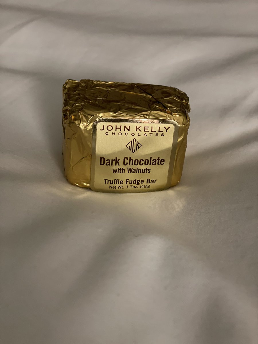 rockisagirlsbff's tweet photo. Chocolate in bed.
#HowIAdult https://t.co/JJ9BXNfz4U
