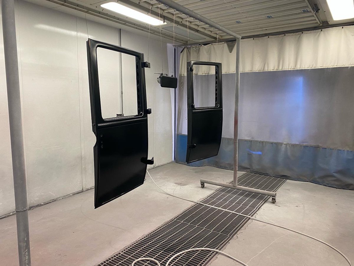 Wow! 🖤
What a rarity. 
A 1925 model t here for a complete paint. What a neat transformation. 
#santanhotrods #santanautobody #queencreek #local #familyowned