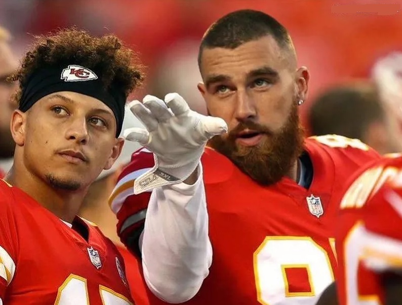 RHNotion's tweet photo. Caption this ....
#KCvsPitt #KansasCityChiefs https://t.co/sbkAuVwy2r