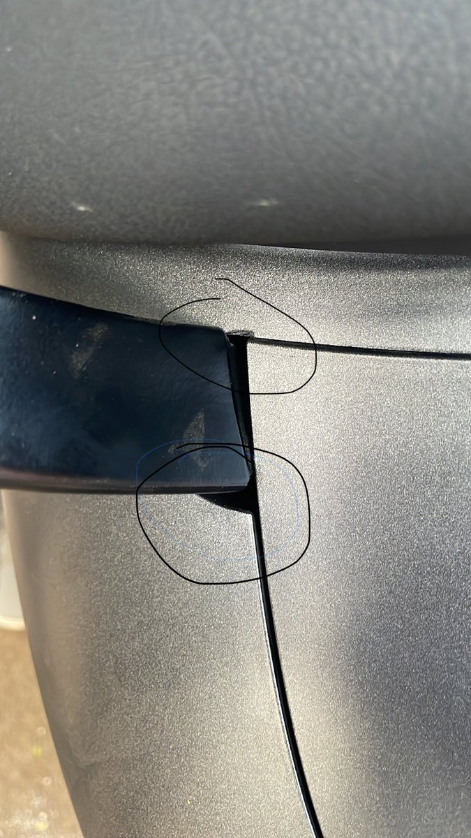 YashSuryawansh6's tweet photo. @OlaElectric @bhash just got my ola on 6th Jan, and its showing poor build quality!! Grab handles at rear have become flimsy and damaging body shell ! https://t.co/v8MUNydGft