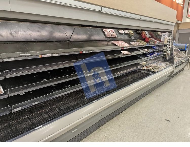 brendandominic2's tweet photo. Empty supermarkets in Halifax ๐จ๐ฆ #trudeausgottogo https://t.co/i24fcMazFr