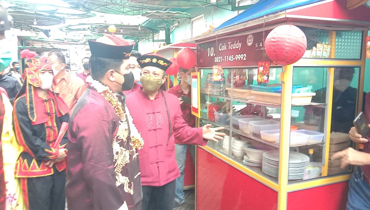 SobatEtkaltim's tweet photo. Menteri BUMN datang ke Kampung Wisata Pecinan Kapasan Dalam, dalam rangka memajukan pariwisata lokal khususnya n international pada umumnya . https://t.co/qb3VSBYa4e