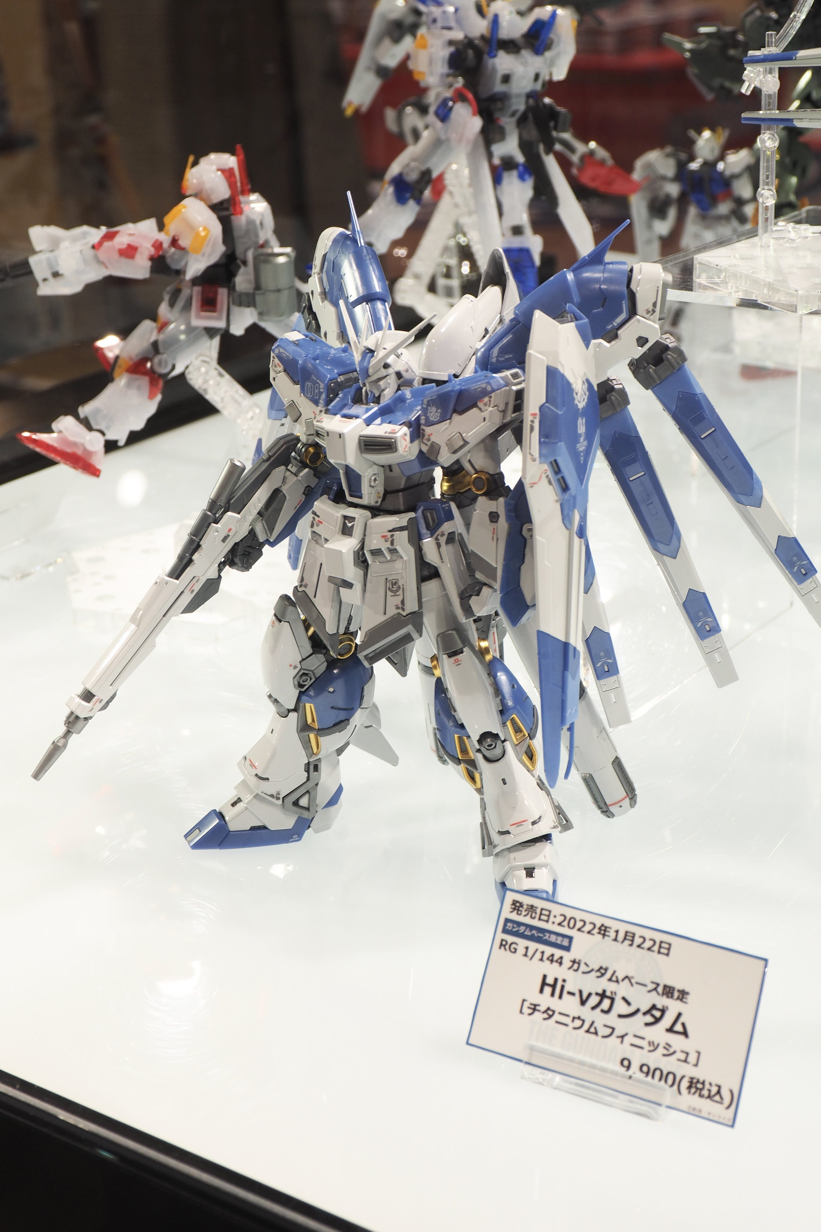 RG 1/144 Hi-νガンダム チタニウムフィニッシュ 新品未開封 誕生日