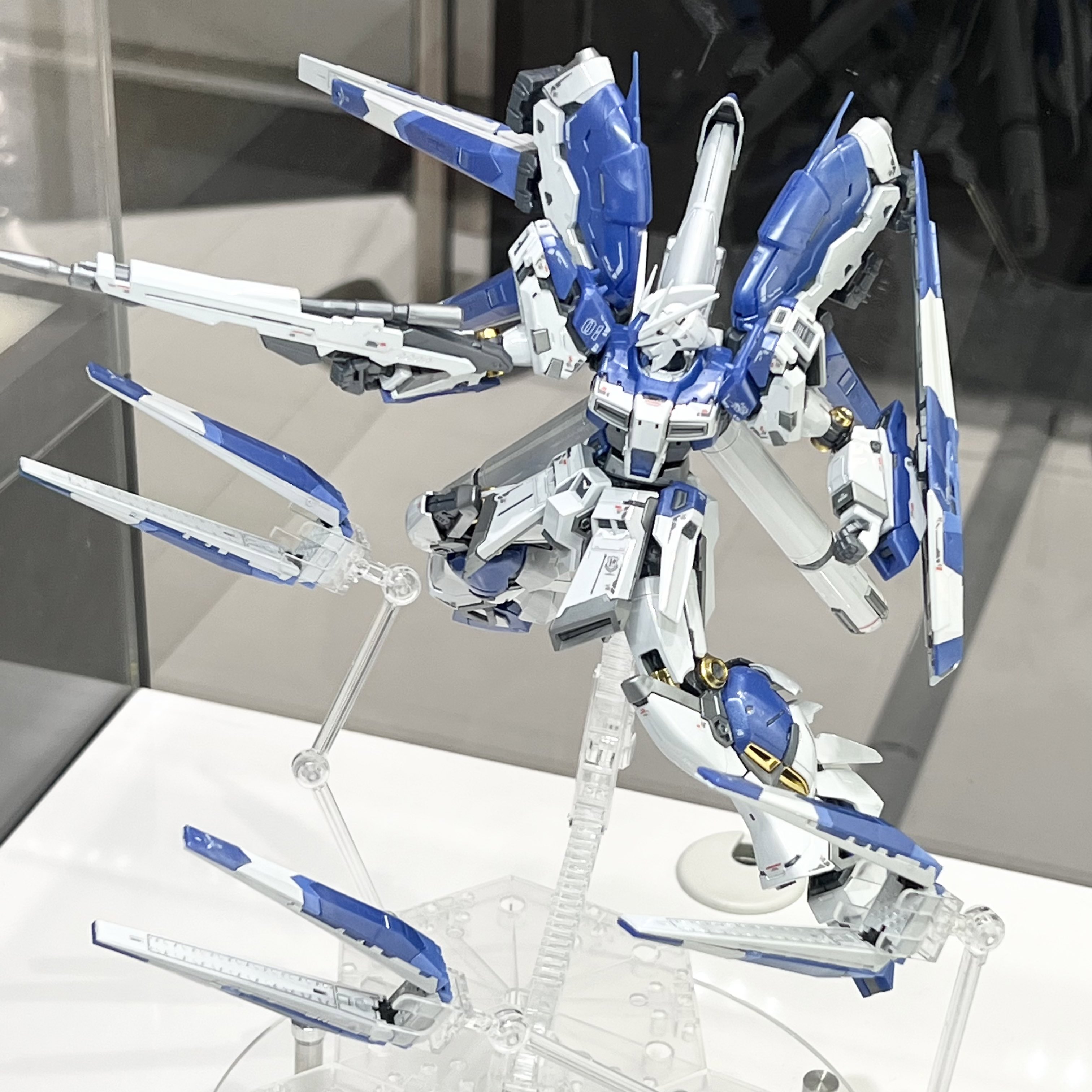 RG 1/144 Hi-νガンダム ハイニューガンダムチタニウムフィニッシュ-