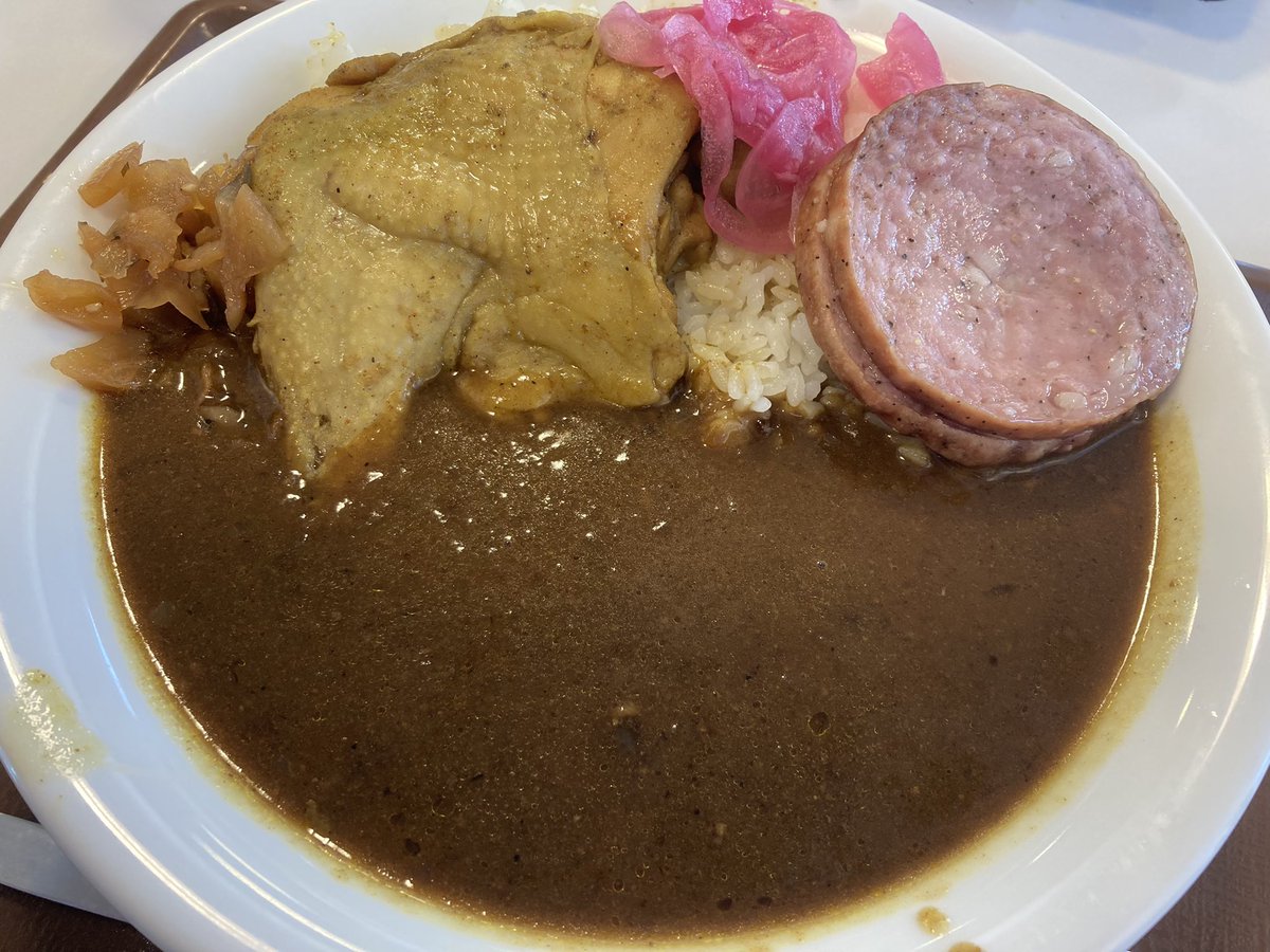 azgo4141's tweet photo. #すき家 の #ほろほろチキンカレー 🍛
美味いぃぃ😋
ソーセージ追加しとります。 https://t.co/tAeEpo0OhK