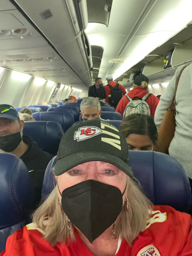 FanSided's tweet photo. The real MVP of Wild Card Weekend ❤️

📸: @NFL https://t.co/qpj0gl5zDF