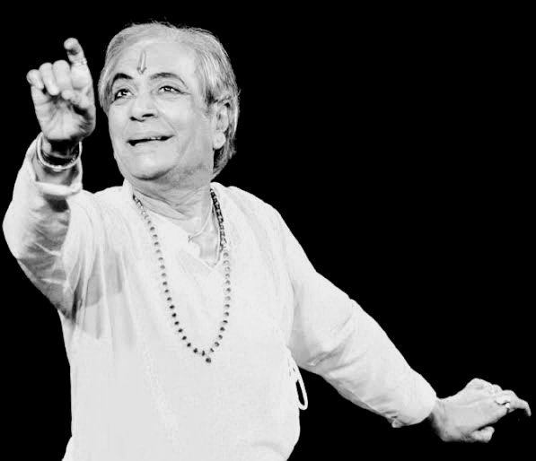 MinOfCultureGoI's tweet photo. Extremely saddened to learn about the unfortunate demise of Kathak maestro, Padma Vibhushan Pandit Birju Maharaj Ji. Heartfelt condolences to the family. Our prayers to God for the departed soul &amp; to provide strength to the bereaved family. https://t.co/rcjZFgegX4