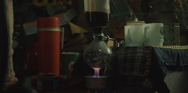 fishywis's tweet photo. "my mom used to love this coffee 
my dad's new wife threw out all of my mom's belongings 
but I never let her throw this out until the end"

Youngro sharing her mom's favourite coffee to her first love.
🤭😭 
#SnowdropEp11 #HAESOO
#JISOO #JungHaeIn #HAEIN #KOREAQUEST_JISOO https://t.co/PPEJis2UyW