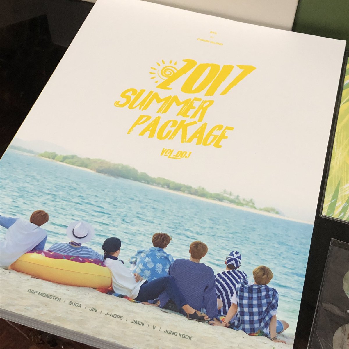 ritz0818's tweet photo. Thank you so much for the fast and hassle free transaction @RMerchExtras ! I’m really excited to collect this BTS Summer Package Coron Palawan, Philippines with V Selfie Book and Jungkook Magic Shop Image Flag! 🥰 Thanks din sa freebies ☺️😍💜💜💜

#RMFeedbacksBUDOL
#bts https://t.co/V177OLUF2u
