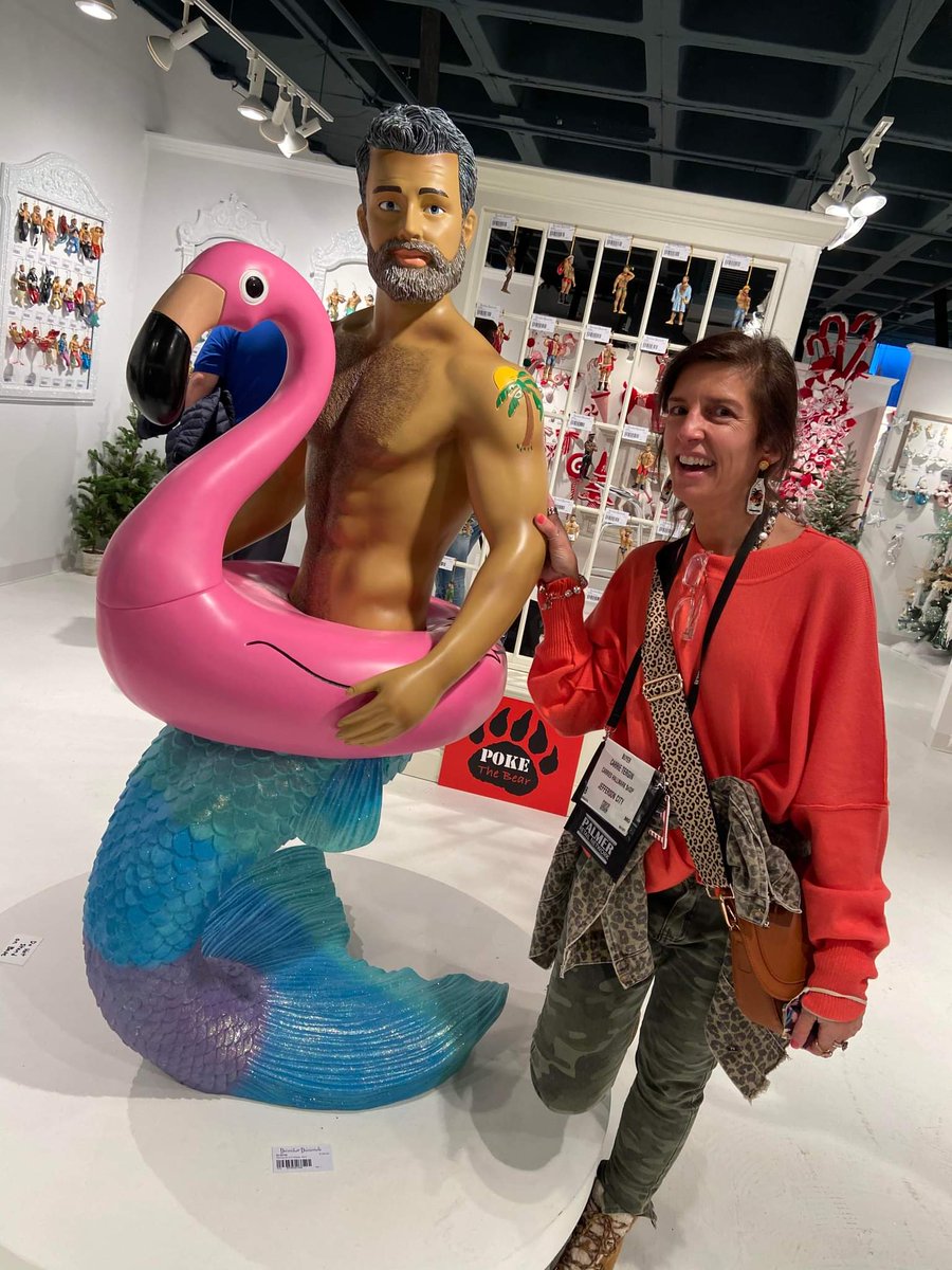 Our last day at the mart &amp; I couldn't resist a photo, too bad I didn't bring my swimsuit! 🤣🦩