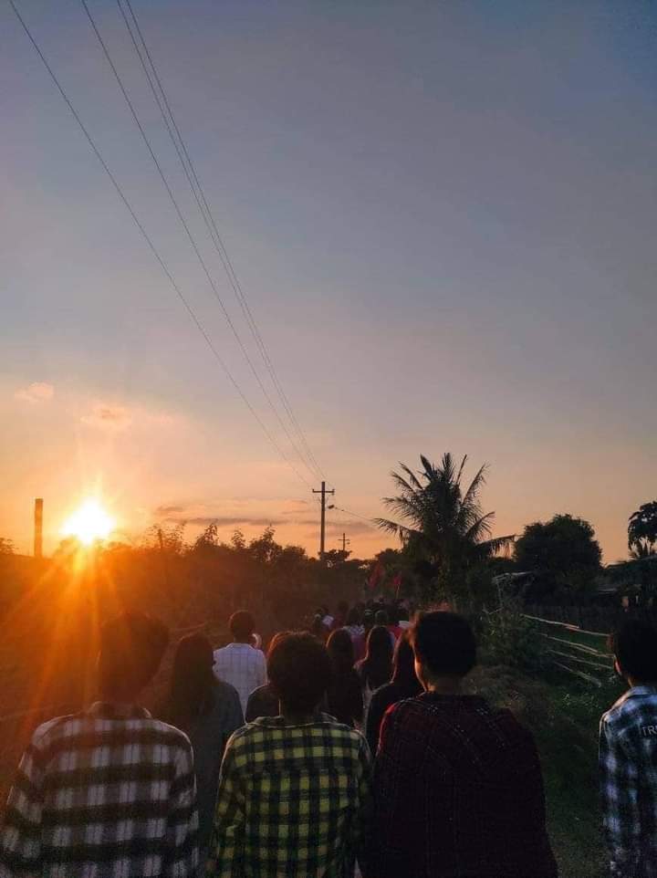 b3rry_y's tweet photo. Early Morning Strike led by Ma Le Thar Students Union from Monywa to root out the military dictatorship.

#SanctionMOGE #2022Jan17Coup 
#WhatsHappeningInMyanmar https://t.co/ZCih1DToxT