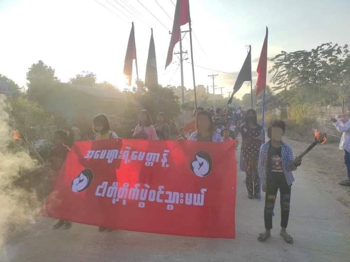 b3rry_y's tweet photo. Early Morning Strike led by Ma Le Thar Students Union from Monywa to root out the military dictatorship.

#SanctionMOGE #2022Jan17Coup 
#WhatsHappeningInMyanmar https://t.co/ZCih1DToxT