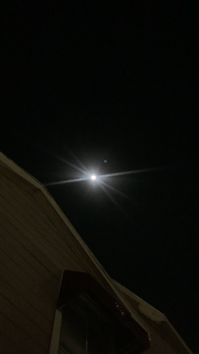 IS IT ME OR DO WE HAVE A FULL MOON EVERY WEEK, SCHOOL LIED TO US😆😆