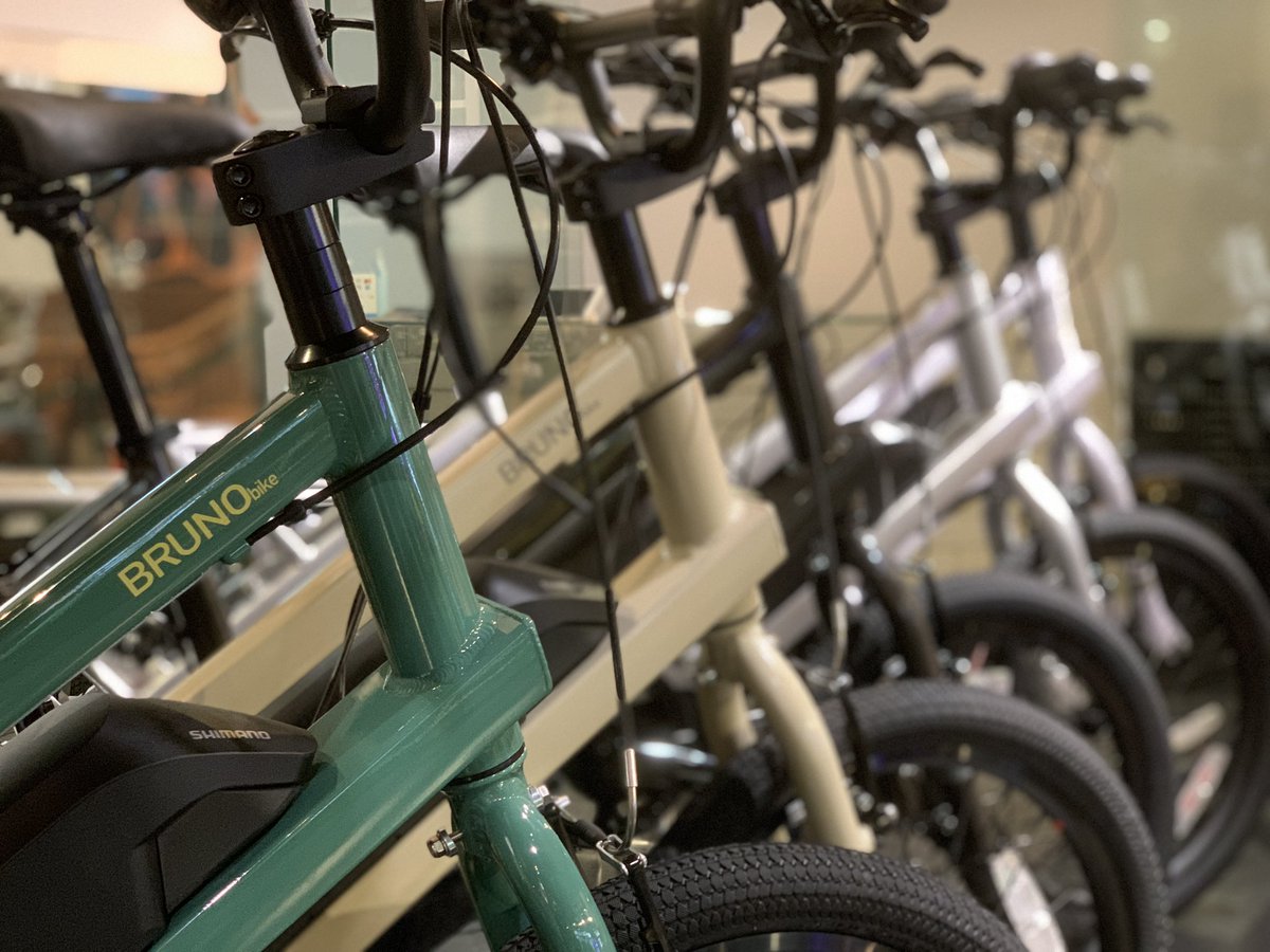 CogTokyo's tweet photo. #BRUNOBIKE の軽量18.6kg、1回の充電で100km以上走行可能な電動バイク #etool が店頭に5色勢ぞろい! https://t.co/a3XhhYRwBE