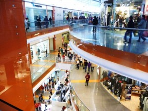 While shopping won’t be as intense in Mexican stores on the day after Thanksgiving, the seasonal activity will be more intense than usual. You’ll find that open-air markets are more crowded. Mexican malls will be more active as well.  Read shopping tips  bit.ly/3KiwUar