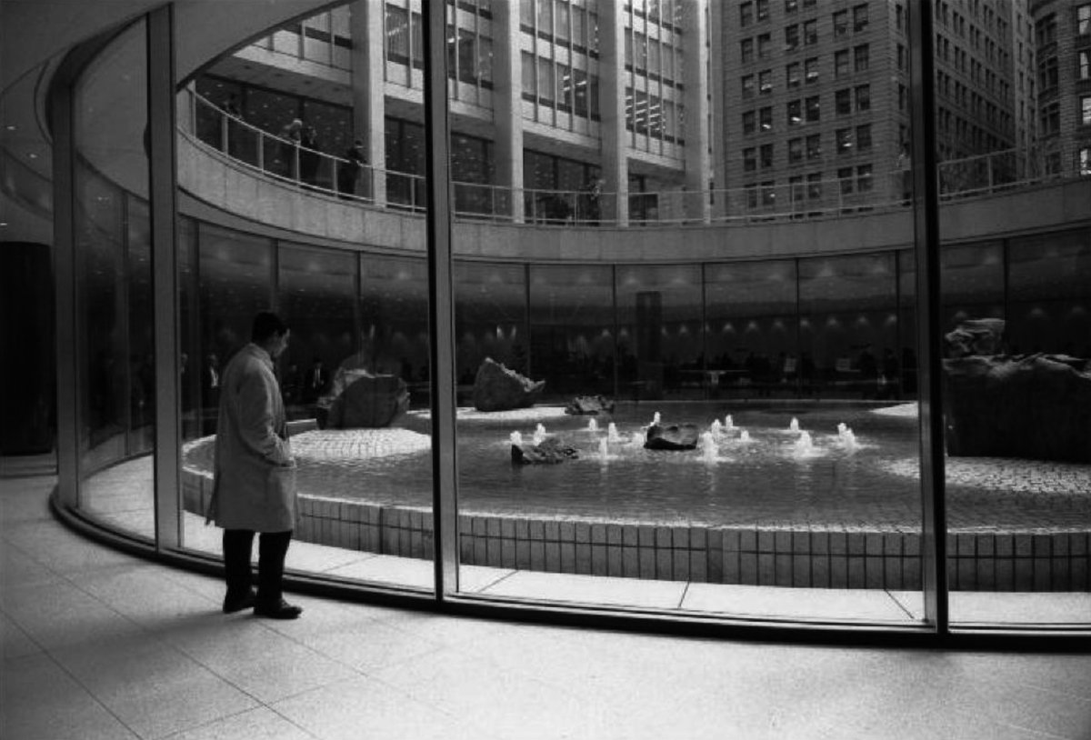 Sunken Garden of Chase Manhattan Bank, NYC. 1964. Isamu Noguchi. Ph: Arthur Lavine. Source: The Isamu Noguchi Archive @NoguchiMuseum #isamunoguchi #sunkengarden #visualclues #project #design #art #architecture #japanarchitecture #photography  #blackandwhitephoto #photoexploratory