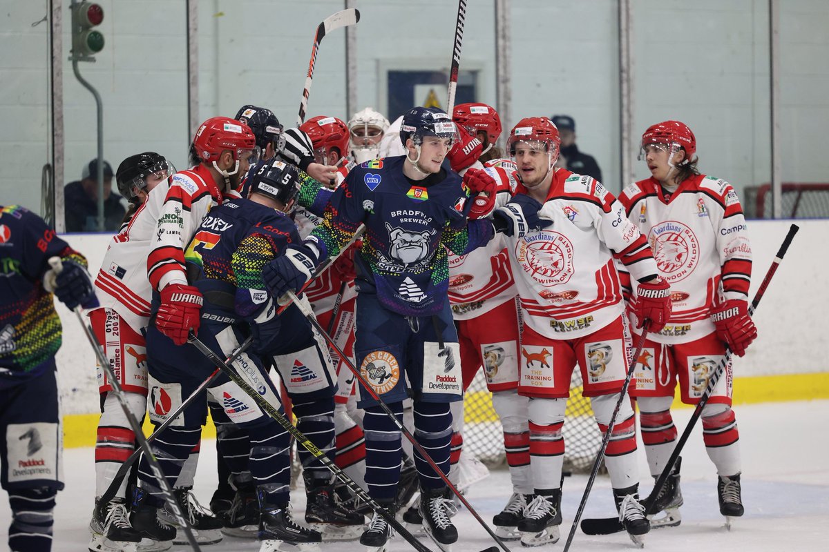 PBPhotoUK's tweet photo. A great game between the @SteeldogsIHC and the @SwinWildcats last night https://t.co/NM4s0O9UU9