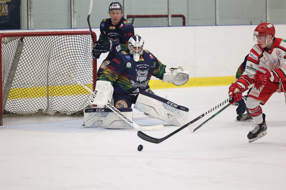PBPhotoUK's tweet photo. A great game between the @SteeldogsIHC and the @SwinWildcats last night https://t.co/NM4s0O9UU9