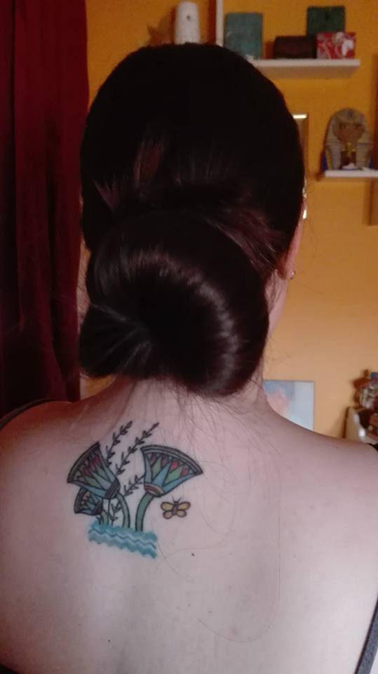 Juzgar a una persona (su profesionalidad, su forma de ser, su moralidad, etc.) por el simple hecho de llevar o no tatuajes es de ser un rancio y un carca. 
#orgullosademistatuajes