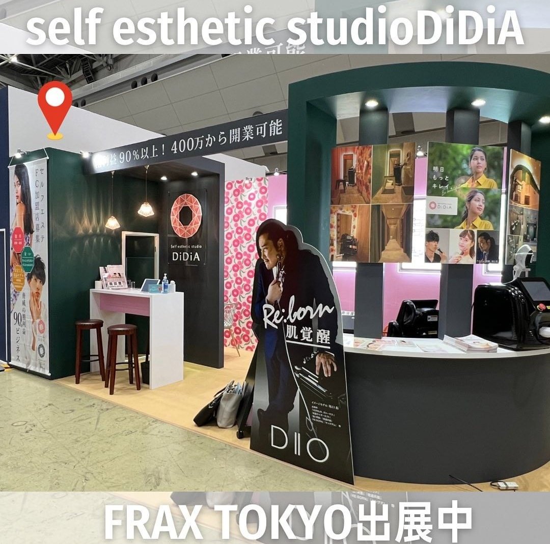 sugoi_settai's tweet photo. ビッグサイトで開催された、
【FLUX TOKYO】での  #DiDiA 出展ブース···· DIIO TESRAのイメージキャラクターである、拓さんのパネルが飾られてたんですね。

(パネル欲しくなってしまう···ww) 
#坂口拓
#DIIO https://t.co/oyXwY3XYQm