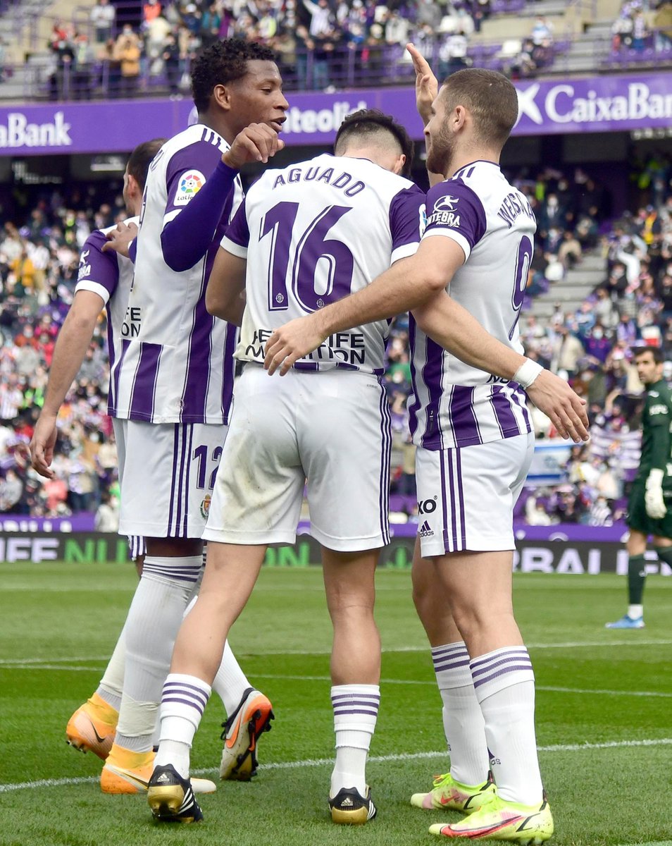 LaLiga's tweet photo. 💜 Mejor local (29/36 puntos).

💜 Equipo menos goleado como local (6). 

💜 Equipo con más victorias como local (9). 

💜 Solo un partido perdido en casa.

🙌🔝😊 El José Zorrilla es una fortaleza.. ¡El @realvalladolid sonríe como 𝟐º 𝐜𝐥𝐚𝐬𝐢𝐟𝐢𝐜𝐚𝐝𝐨 de #LaLigaSmartBank! https://t.co/6SLRUAPIpq