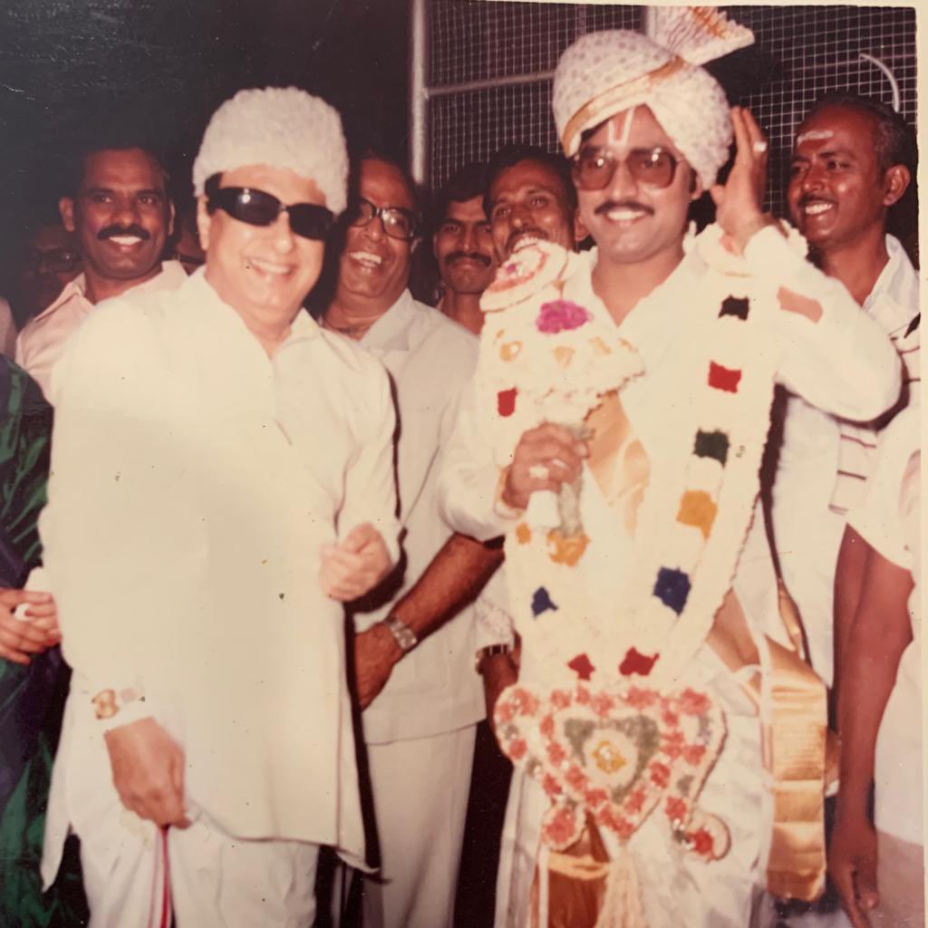 UngalKBhagyaraj's tweet photo. சந்தோசத்துலயே பெரிய சந்தோசம் மதவங்கள சந்தோசபடுத்தி பாக்கறதுதான்னு நான் சொல்றதுக்கு காரணம் கண்டிப்பா தலைவரோட தாக்கம் தான்.
இன்று தலைவர் பிறந்த நாள்.
நாம எல்லாரும் நம்மால முடிஞ்ச உதவிய அடுத்தவங்களுக்கு செய்யறதுதான் அடுத்தவங்கள சந்தோசபடுத்தறதுதான் இன்னைக்கு அவரை பெருமை படுத்தும்! https://t.co/HwrBe1jK8L