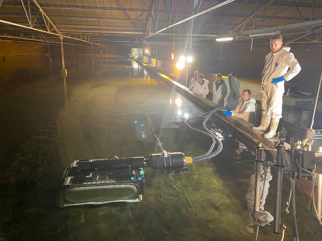 Hoe onderhoud je een van je belangrijkste natuurlijke #zuiveringsinstallaties op zorgvuldige en hygiënische wijze? We werken samen met techpartners aan een #schoonmaakrobot. Meer weten? Ga naar: bit.ly/3KfEGSt of dunea.nl/multi-bronnen #innovatie #duurzaamheid #duurzaam