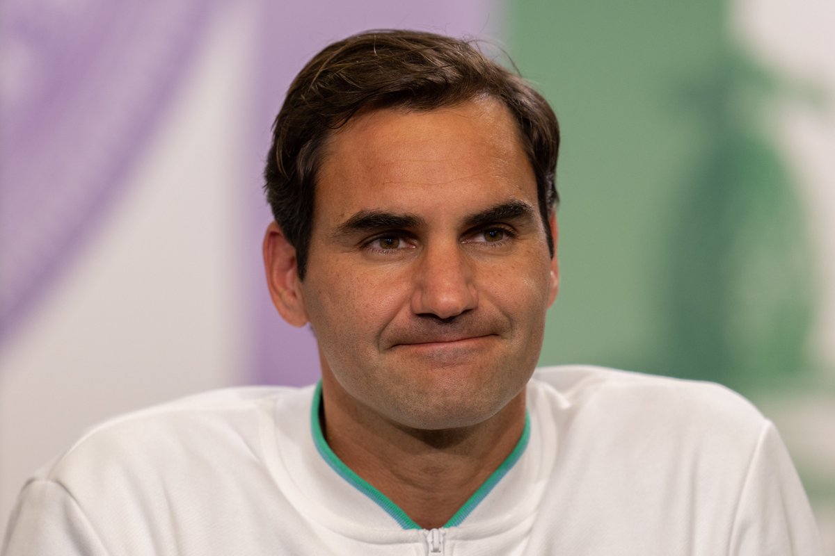Roger Federer: "Evet, aşılıyım. Birçok kez seyahate çıktığım için aşı olmaktan dolayı mutlu ve güvende hissediyorum. Elbette sadece İsviçre'de kalsam da aşının avantajları var. Ama her şeyden önce, bu aşıyı başkaları için oldum çünkü hastalığı kimseye bulaştırmak istemem."