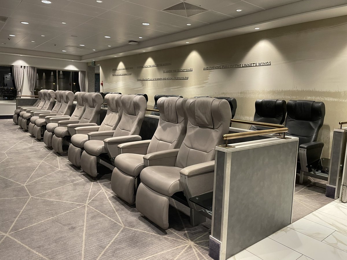 faerder46's tweet photo. Club Class…… @Irish_Ferries style. On WB Yeats #irishferries #clubclass #upgrade #ferry #dublin #holyhead . The Isle of Innisfree lounge with views over the bow. https://t.co/HabGTYPBzB
